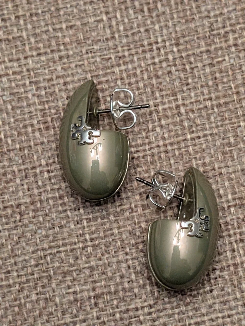 TORY BURCH Small Wave Logo Earrings In Green